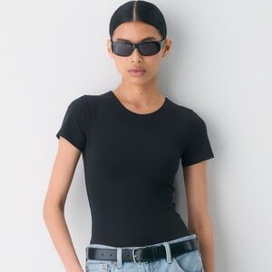 Aritzia Short Sleeve Contour Bodysuit - Black - Size Small